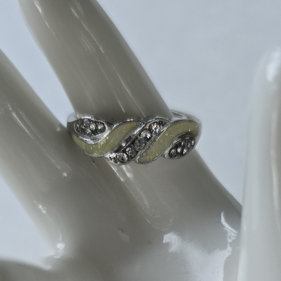 🤍 Opalite Gemstone Twist Ring - Picture 4 of 7